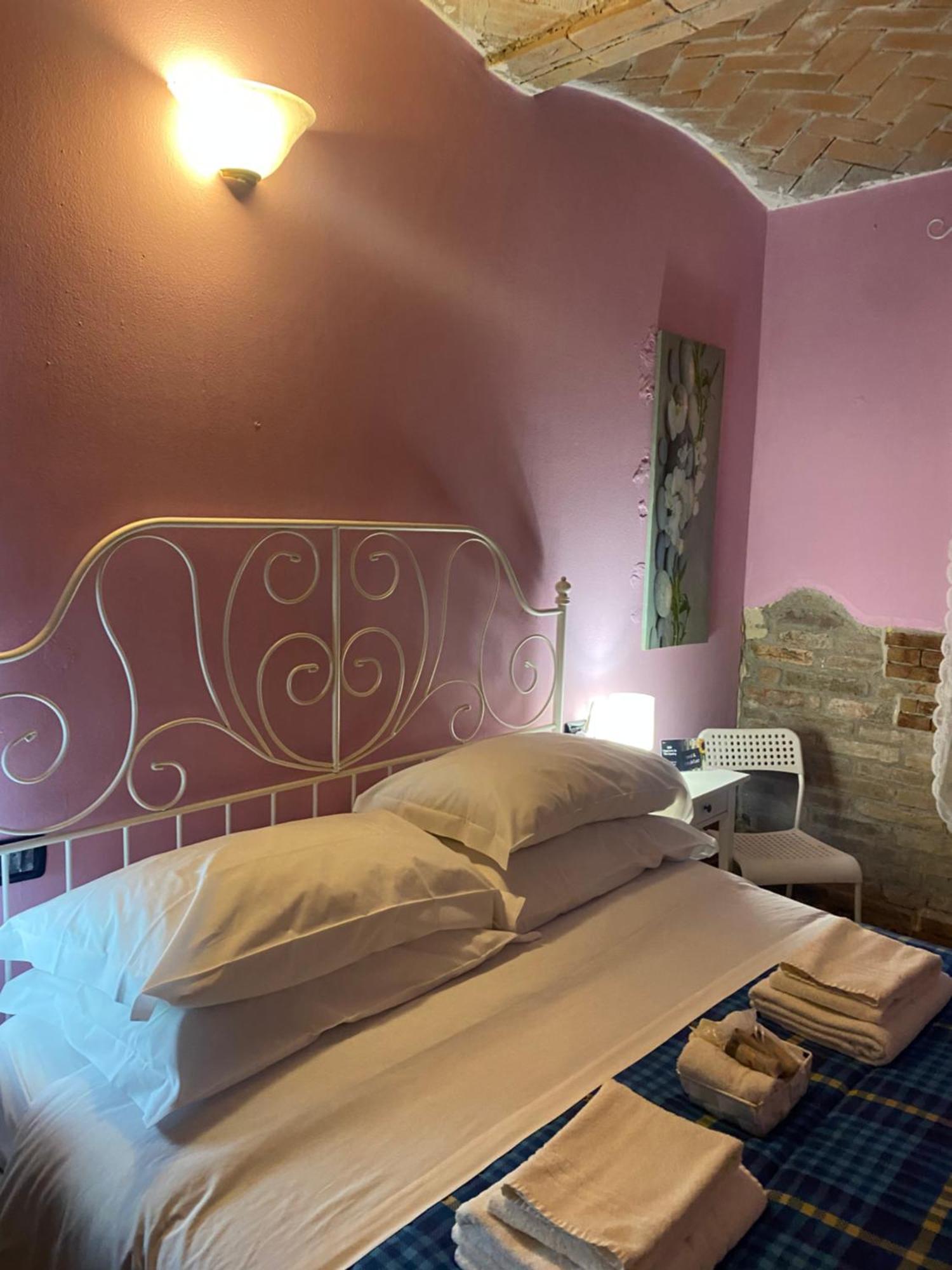 B&B Happiness In The Country Brescello Exteriör bild