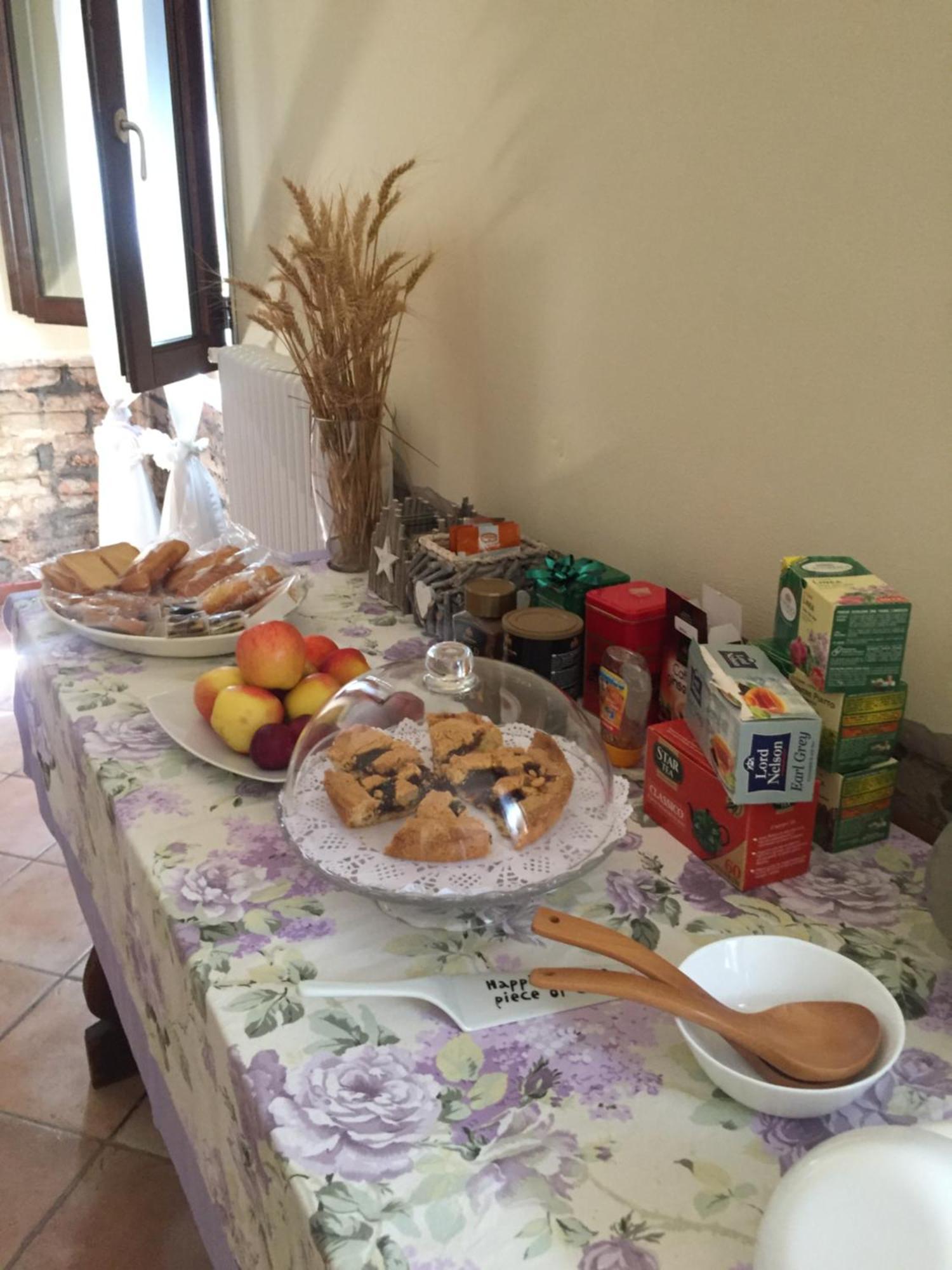 B&B Happiness In The Country Brescello Exteriör bild