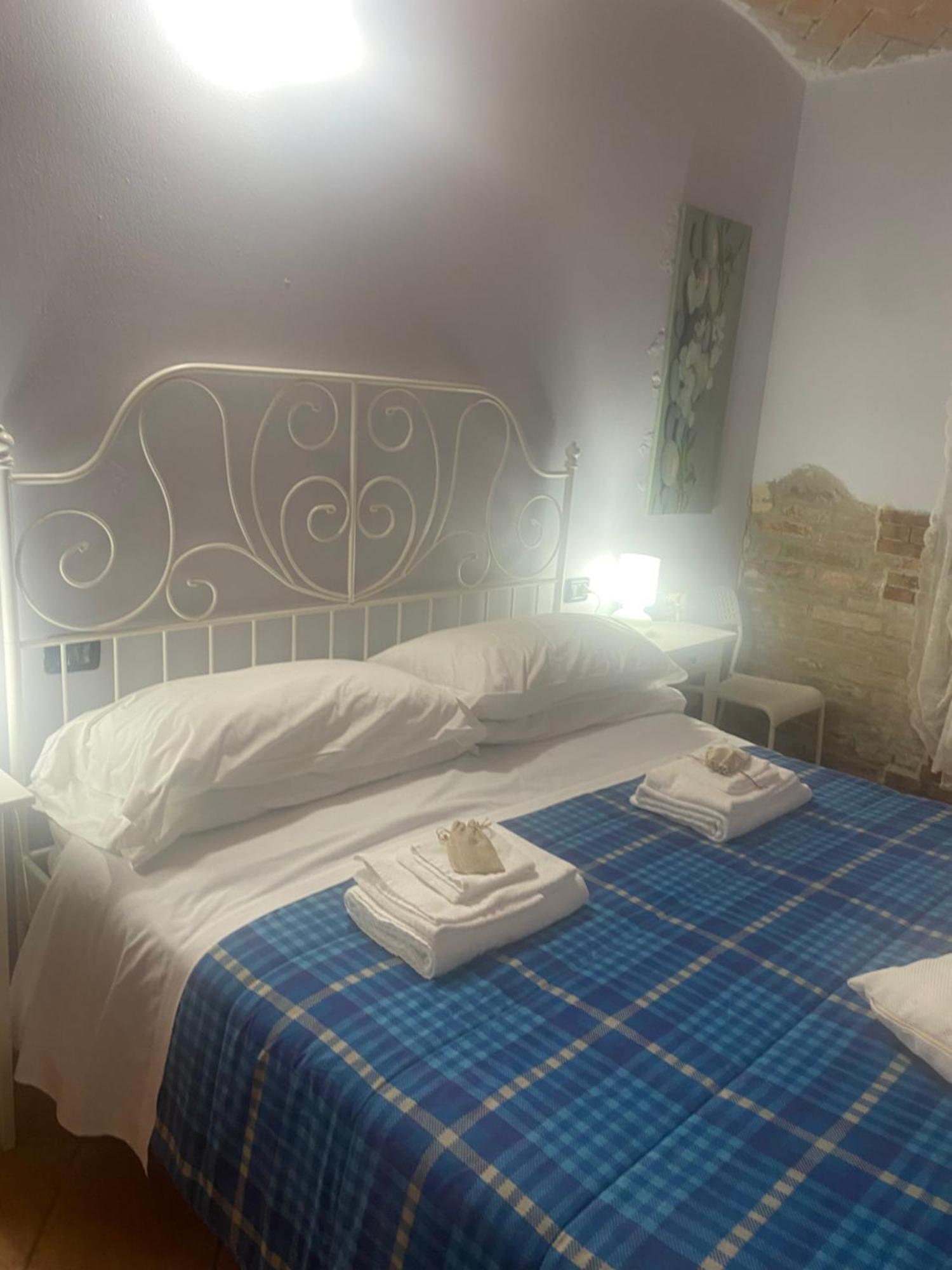 B&B Happiness In The Country Brescello Exteriör bild