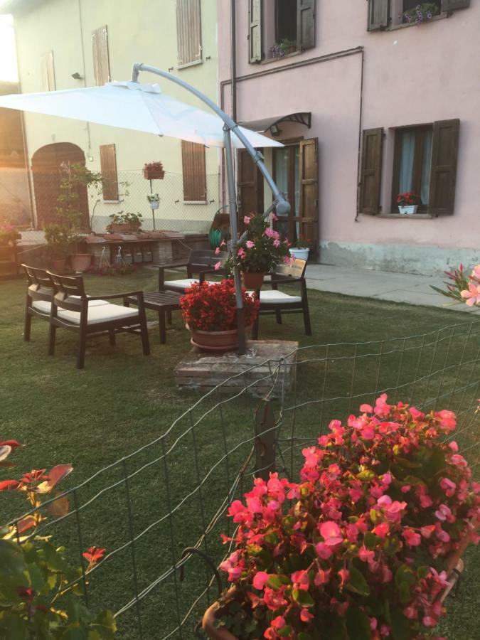 B&B Happiness In The Country Brescello Exteriör bild