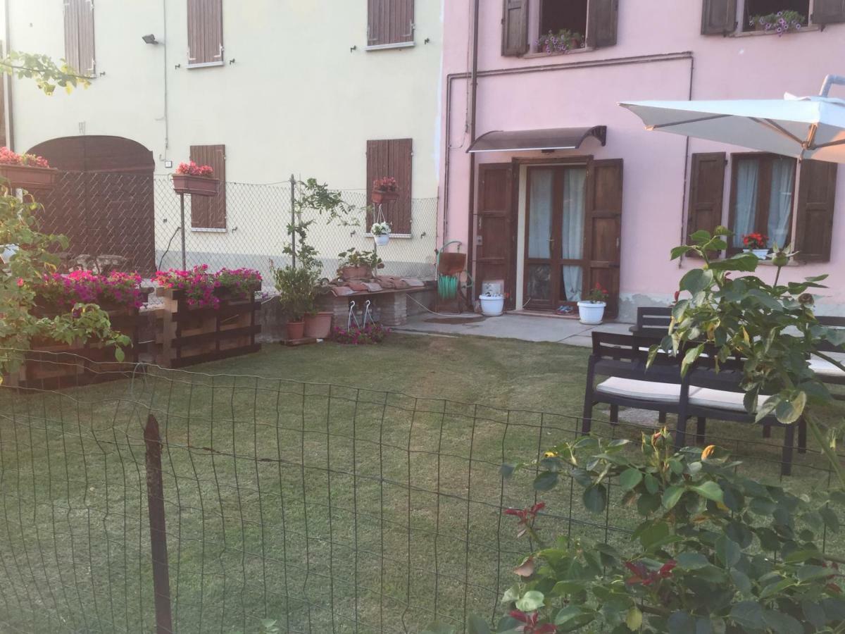 B&B Happiness In The Country Brescello Exteriör bild
