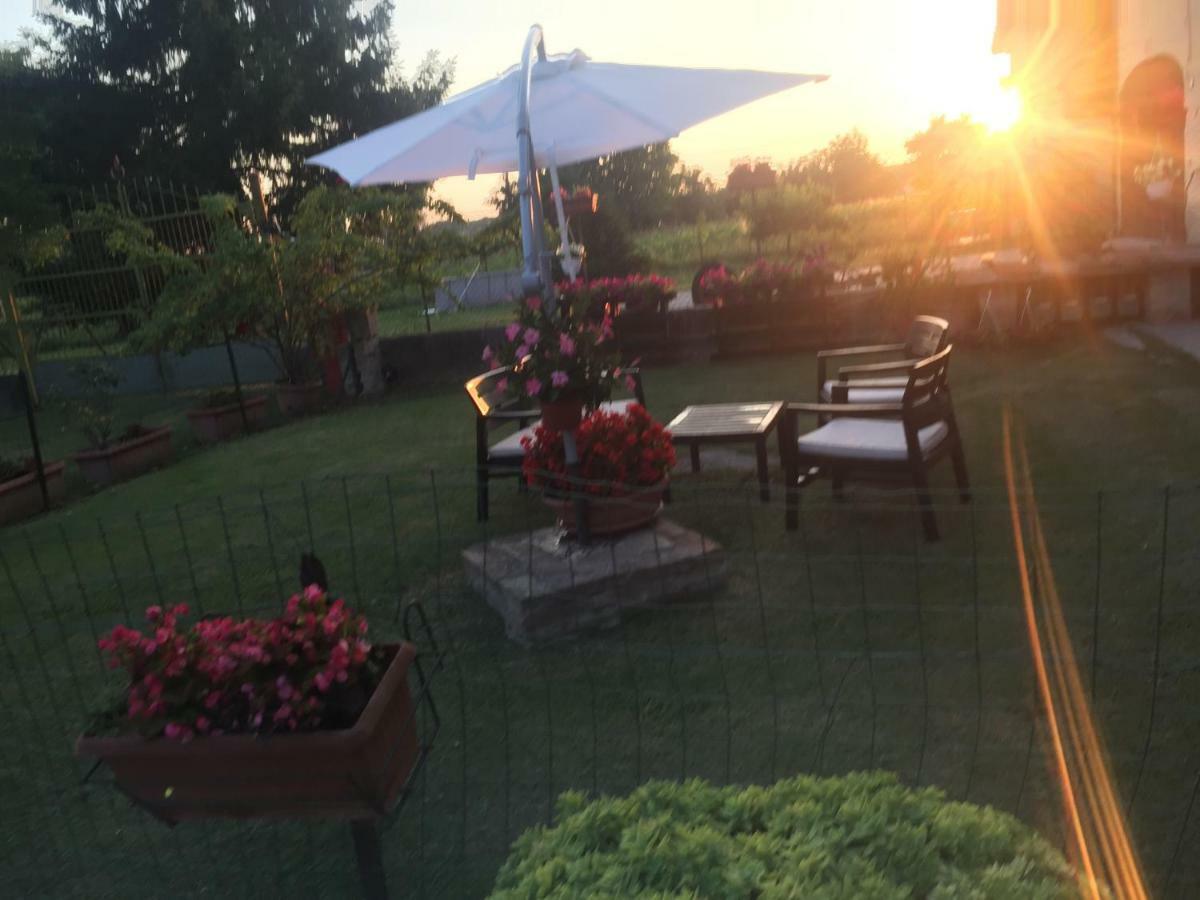 B&B Happiness In The Country Brescello Exteriör bild