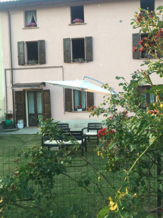 B&B Happiness In The Country Brescello Exteriör bild
