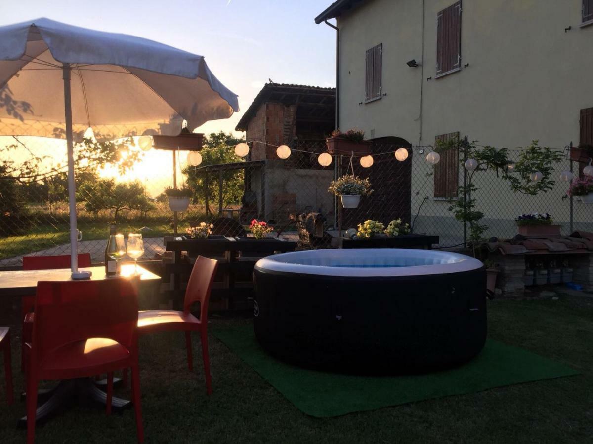 B&B Happiness In The Country Brescello Exteriör bild